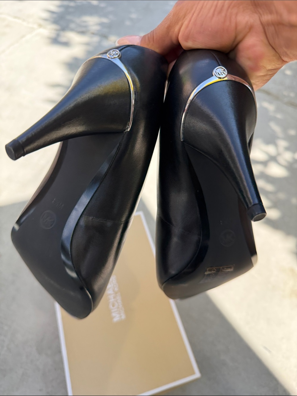 MICHAEL Michael Kors Black Leather Pointed Toe Pumps - Picture 3 of 5